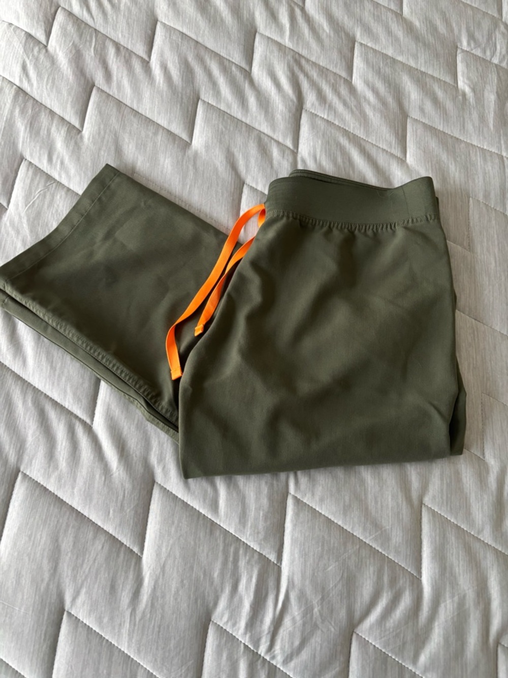 Women’s Figs- Livingston- Moss size Medium regular length